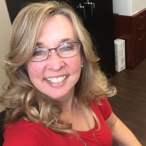 Meet your Posher, Dena